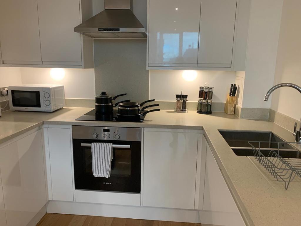 Modern 2 Bed 2 Bath Apartment In Central Croydon! Dış mekan fotoğraf