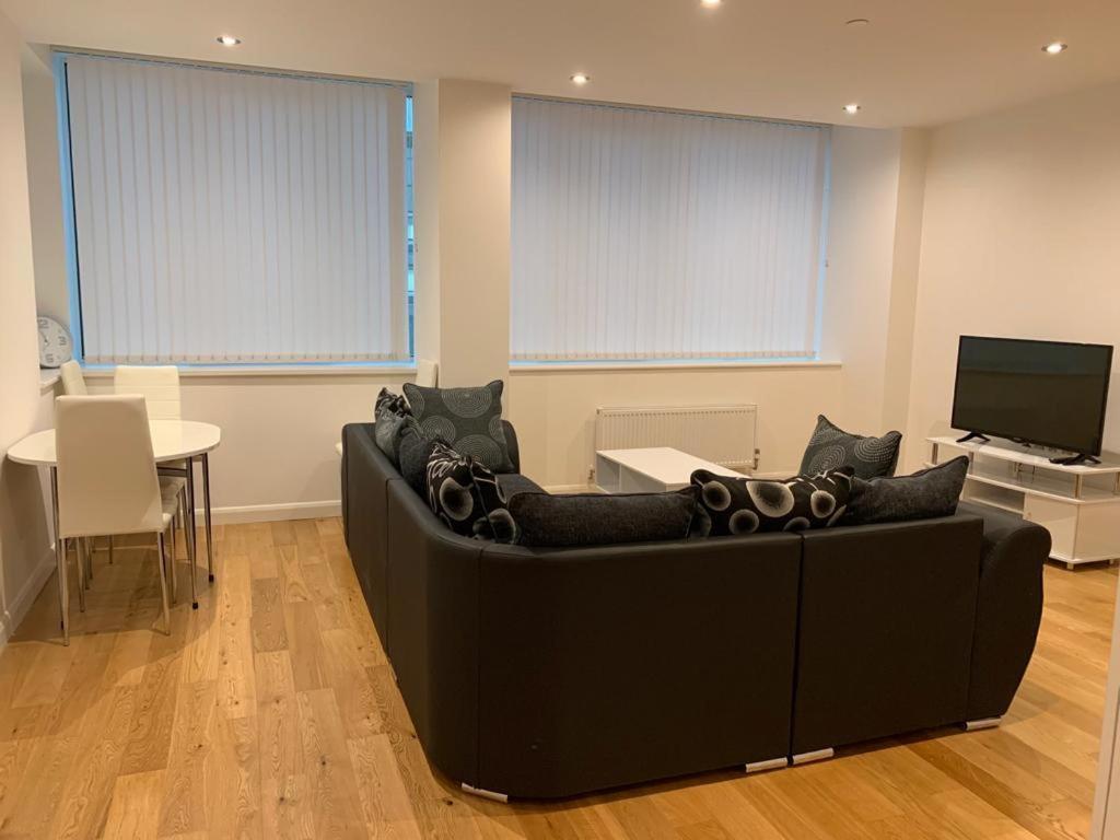 Modern 2 Bed 2 Bath Apartment In Central Croydon! Dış mekan fotoğraf