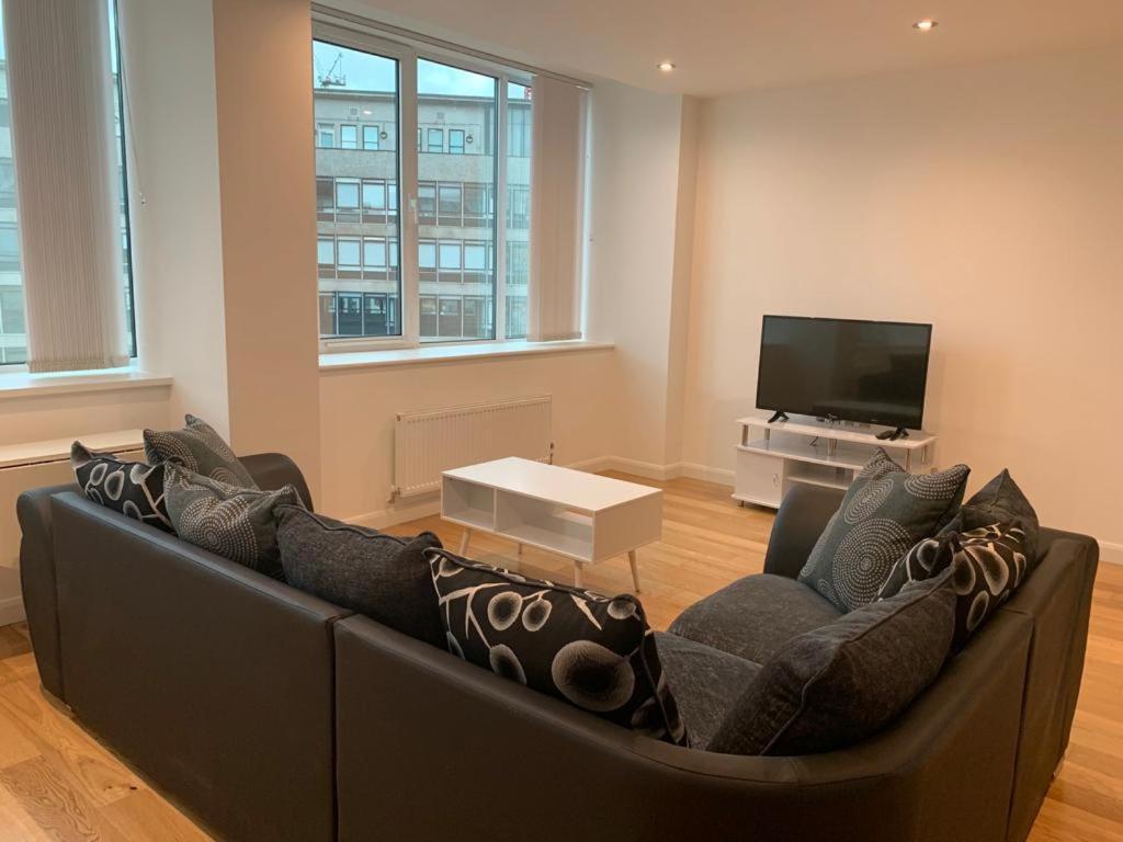 Modern 2 Bed 2 Bath Apartment In Central Croydon! Dış mekan fotoğraf
