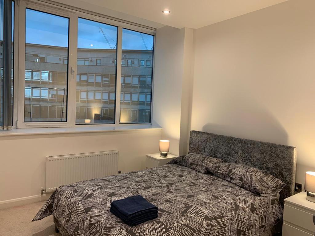 Modern 2 Bed 2 Bath Apartment In Central Croydon! Dış mekan fotoğraf